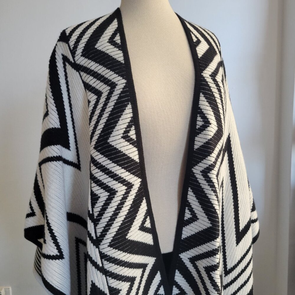 Chico’s Flowy Fringe Poncho Wrap Sweater – White & Black, One Size - Picture 12 of 16